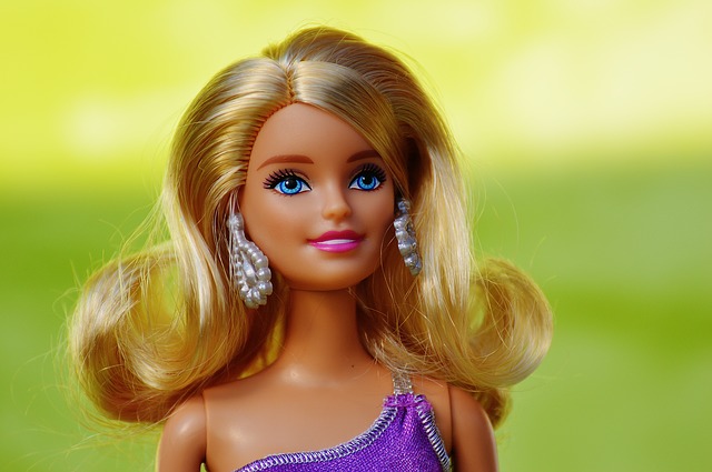 Barbie por las mujeres que luchan contra la pandemia